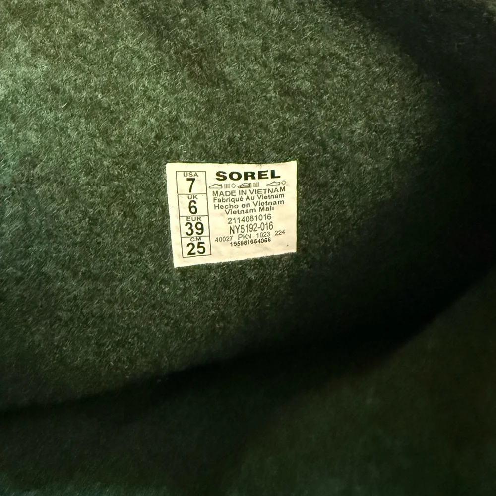 Sorel Flurry Kids’ Black and Gray Insulated Winter Boots Size 7 Big Kids EUC